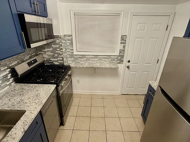 2048 N Darien St — Photo 8
