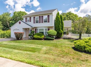 61 Lorelei Dr, Howell, NJ 07731