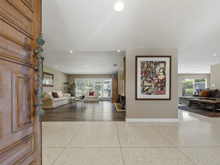 6524 S Holt Ave — Photo 3