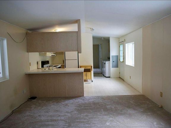 5th image of 16011 Sparks Dr