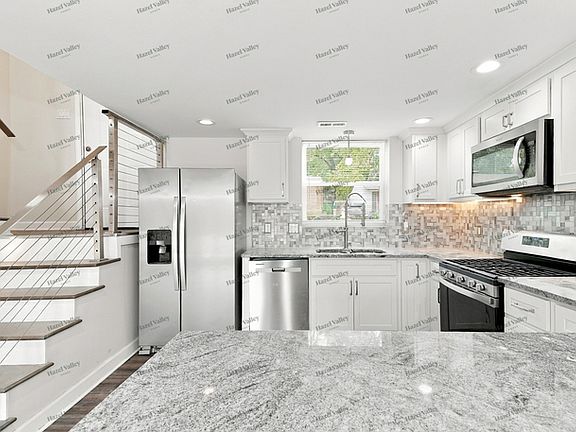 5th image of 10344 Castle Dr