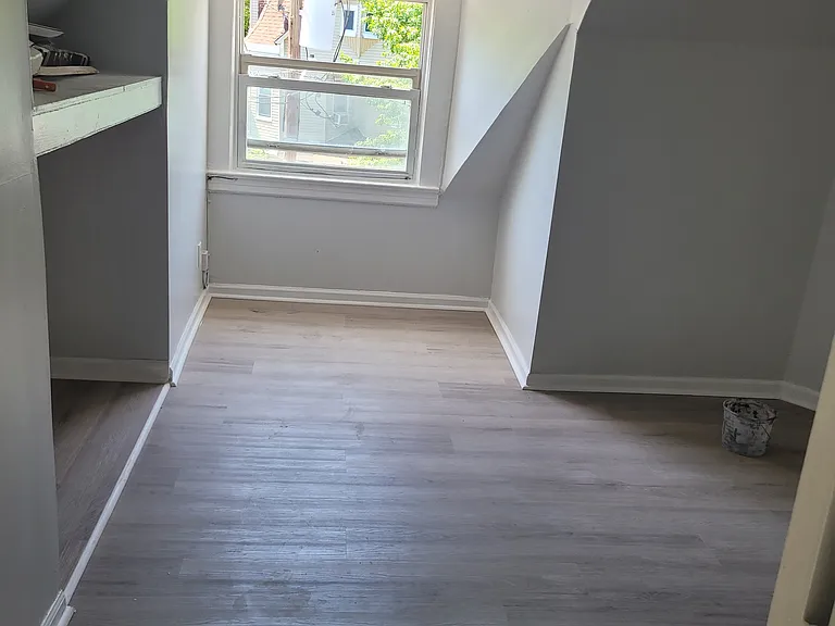 230 S 7th St — Photo 9