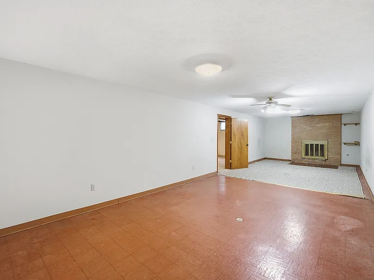 71 Forest Ave — Photo 47
