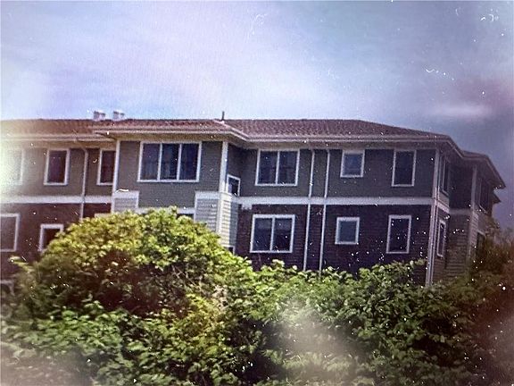 3rd image of 200 Clarke Rd APT 208