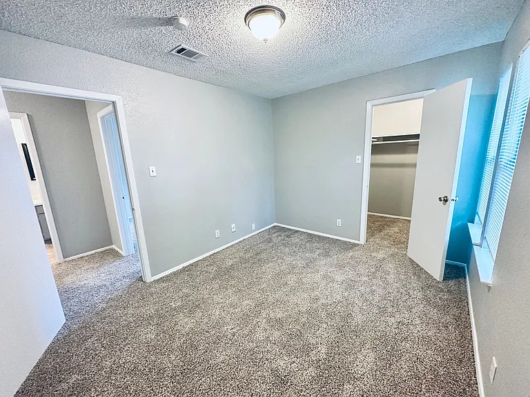 1318 Southport Dr — Photo 5