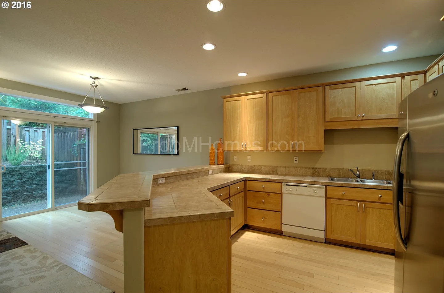 Excellent Beaverton Three Bedroom Townhome in Murray Grove! — Photo 4