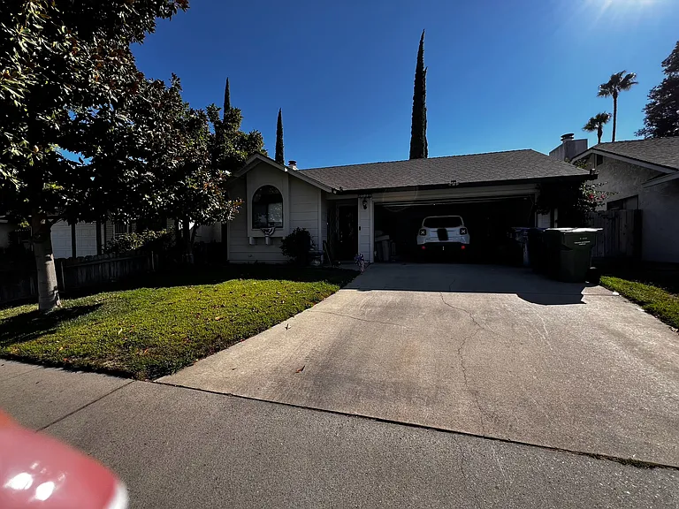 2200 Oxford Ave — Photo 1