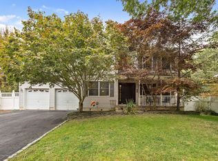 101 Autumn Oak Ln, Manahawkin, NJ 08050