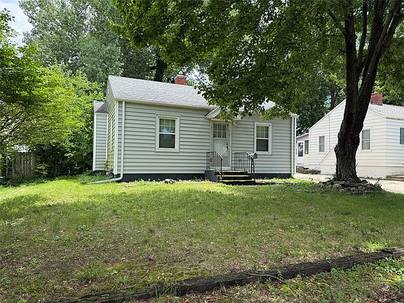 2nd image of 4121 Oxford St