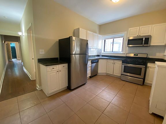 4th image of 945 W Cullom Ave #42672