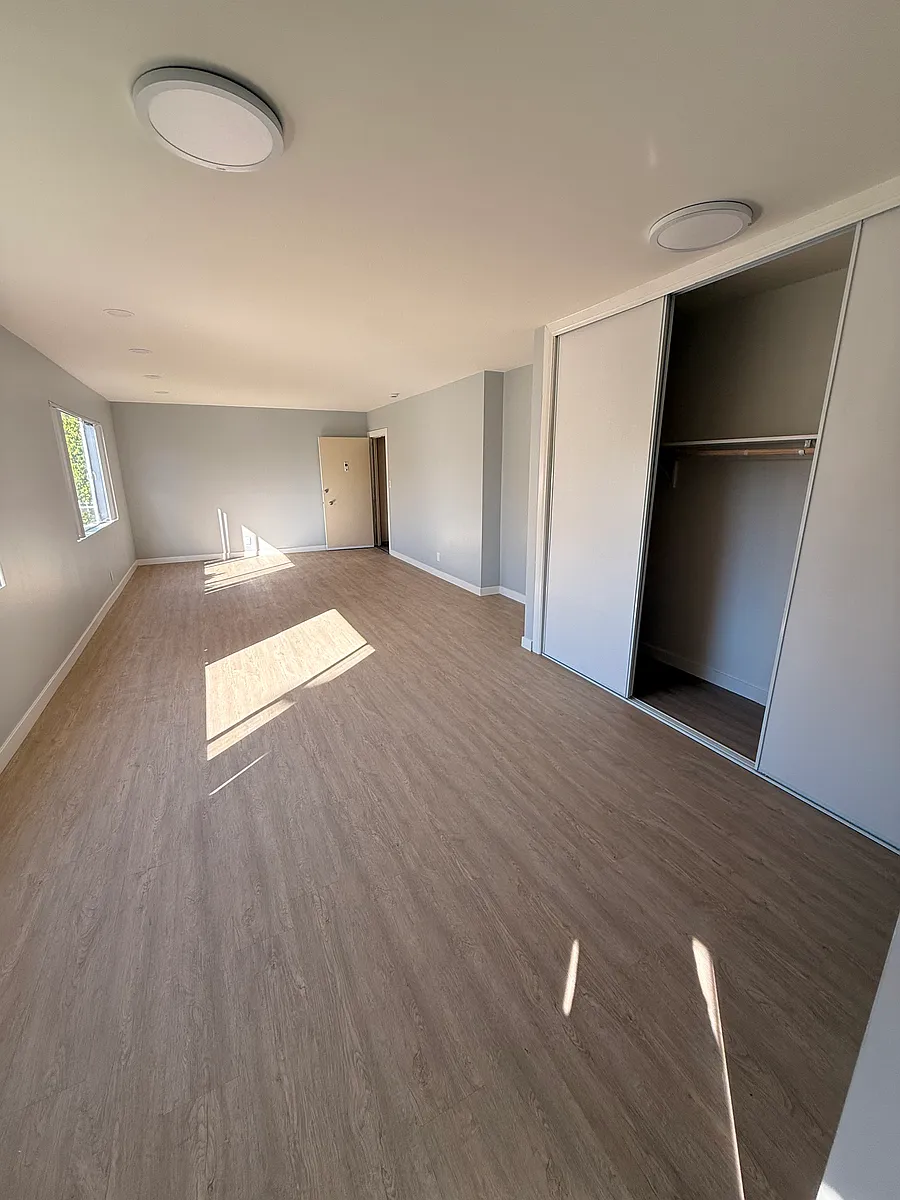 Building Photo - Beverly Rossmore Apartments