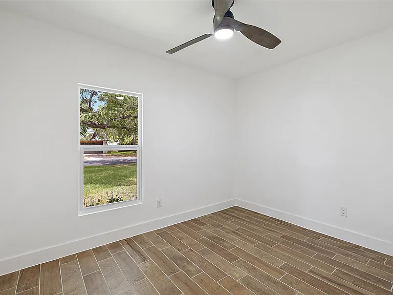 1111 Spearson Ln — Photo 22