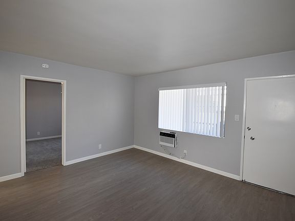 5th image of 627 S Wabash Ave APT 4