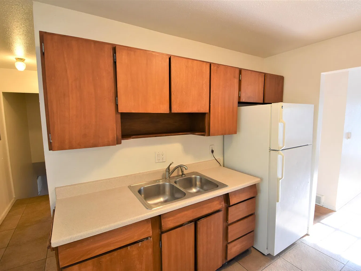 5 bed, 2.5 bath, 1107 sqft, $5,075 — Photo 4