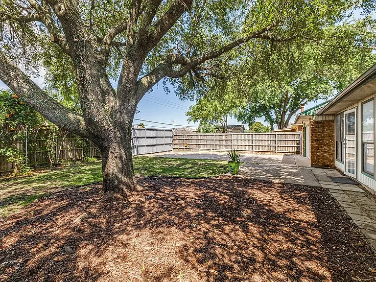 San Saba St — Photo 18