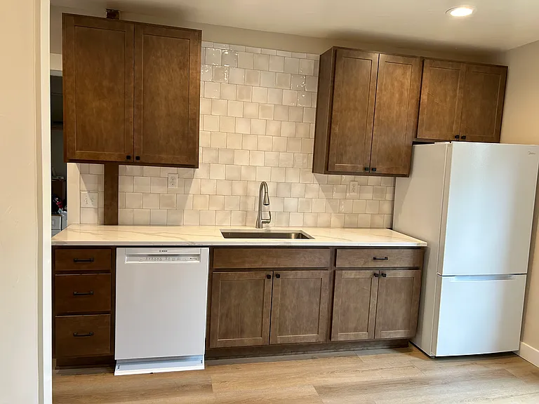 402 N Sampson St — Photo 5