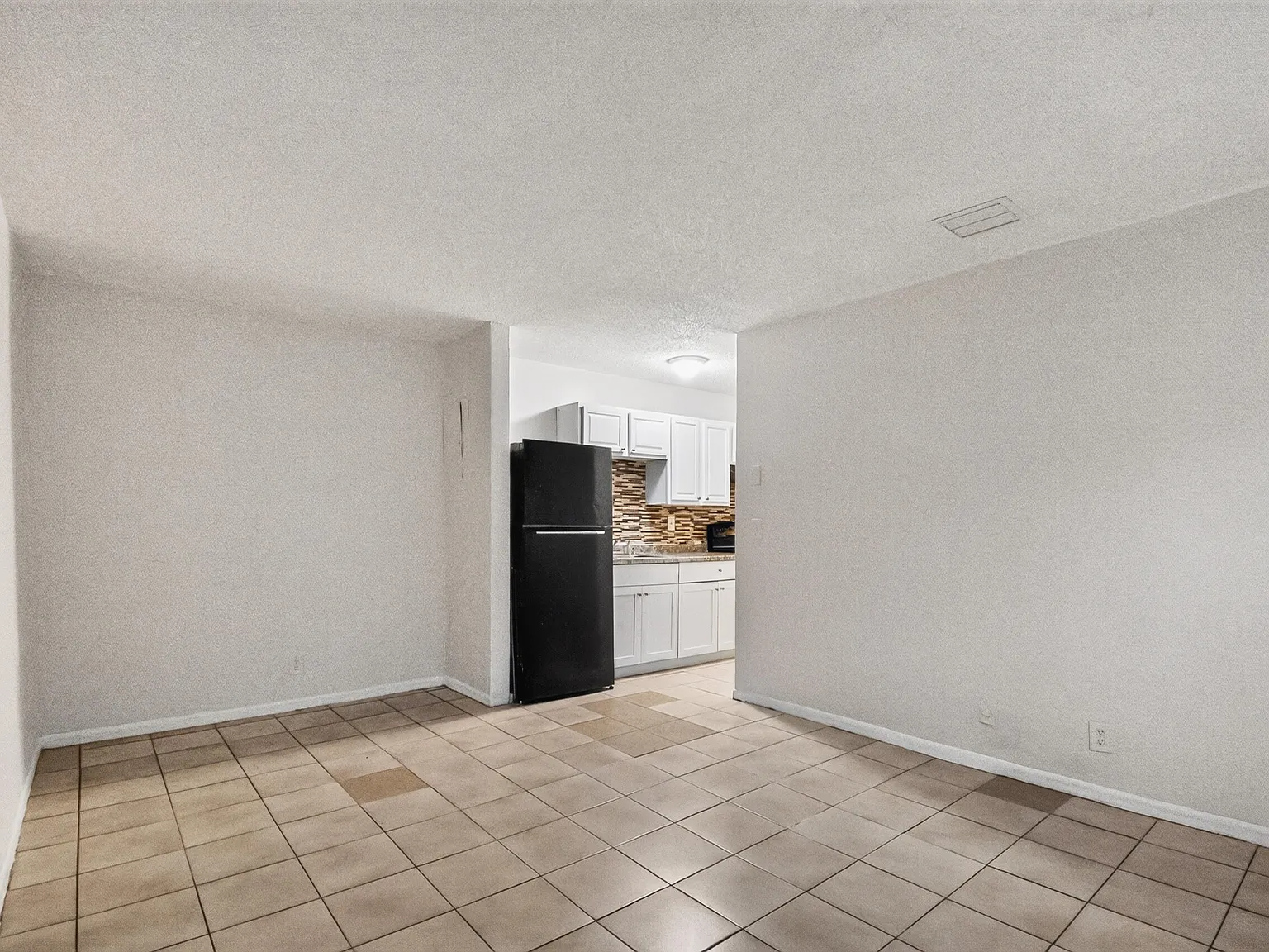 633 10th St — Photo 3