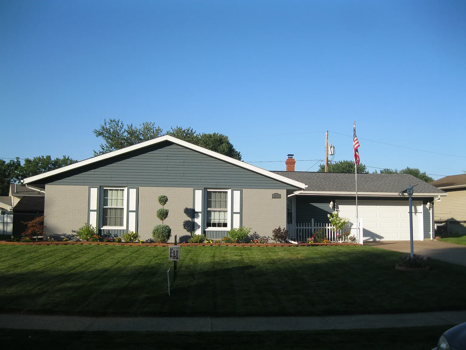 2913 Hinde Ave photo 1