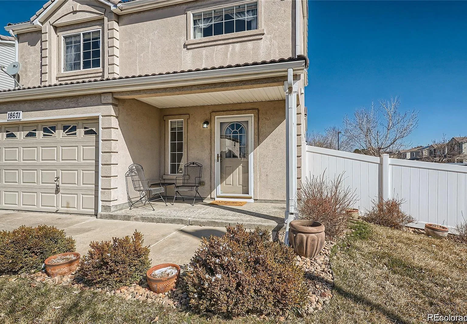 3 bed, 3.0 bath, 1413 sqft, $2,990 — Photo 2