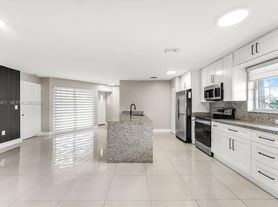 15635 SW 74th Circle Dr, Miami, FL