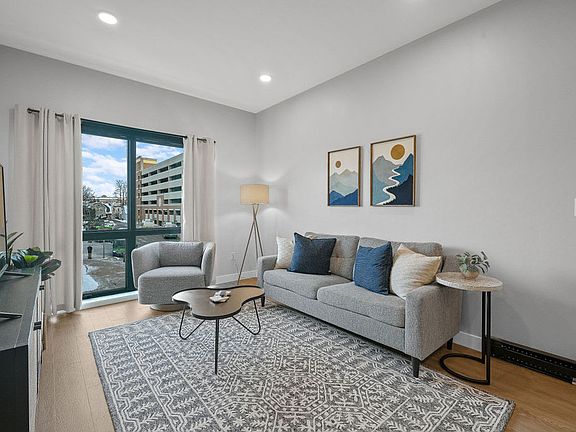 4th image of 115 E Washington St #311