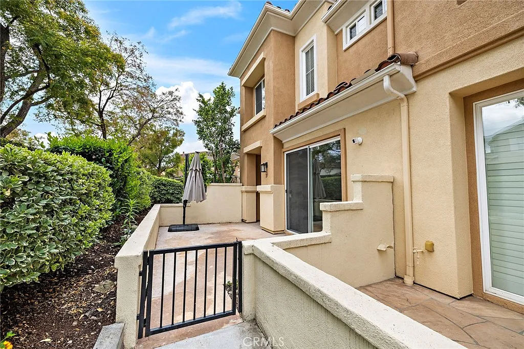 2 bed, 2.5 bath, 1329 sqft, $3,850 — Photo 3