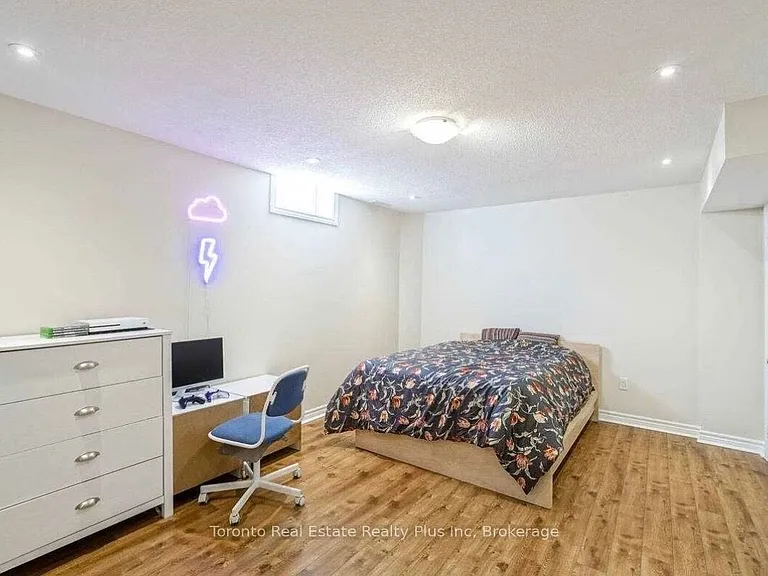 42 Crystalview Cres #LOWER — Photo 5