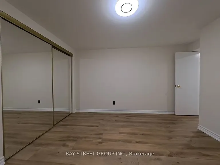 402 Osiris Dr — Photo 31