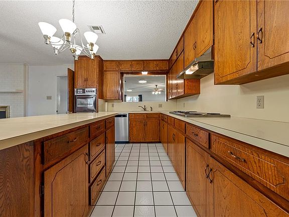 3rd image of 503 N College
