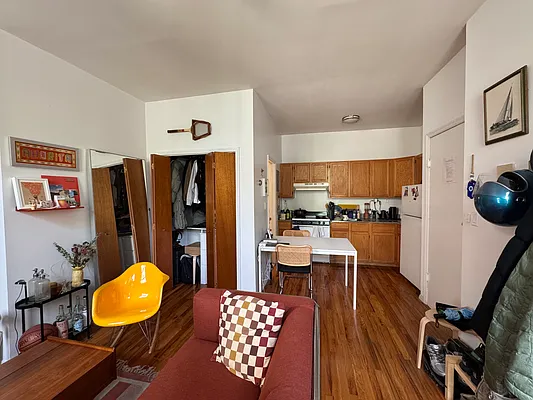 Rented by LDMI Realty Group LLC | media 15