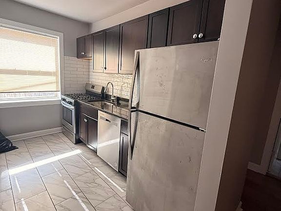 5th image of 4029 W Melrose St APT 1W
