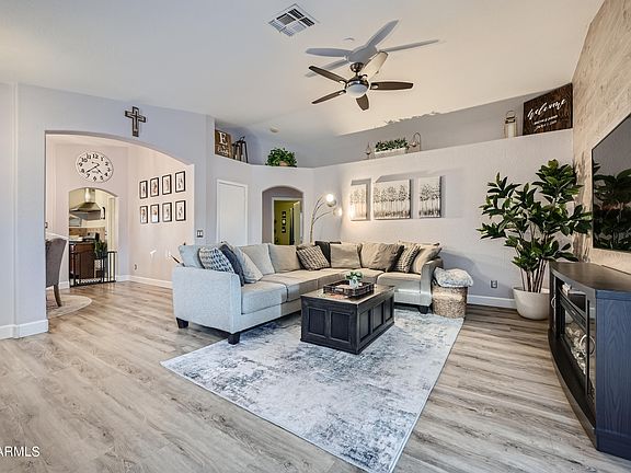 4th image of 3225 E TONOPAH Drive