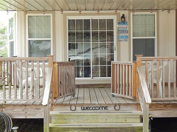 3rd image of 1043 Pelican Isle Dr