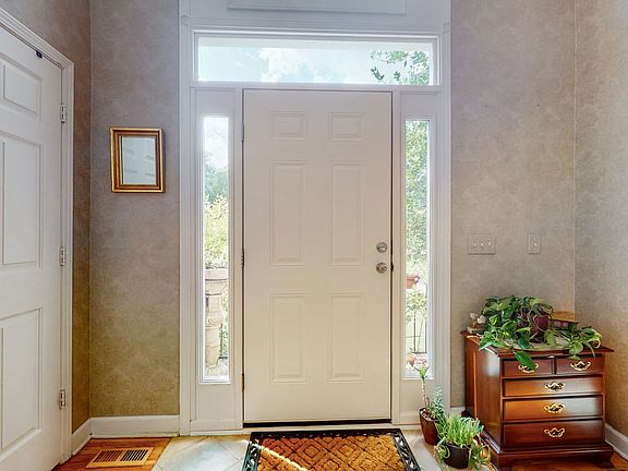3rd image of 2217 S Ashford Ct