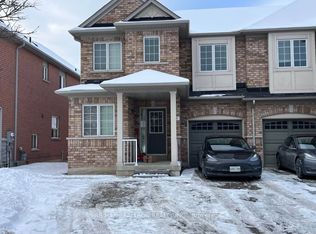 44 Lewis Honey Dr #B, Aurora, ON L4G 0J4