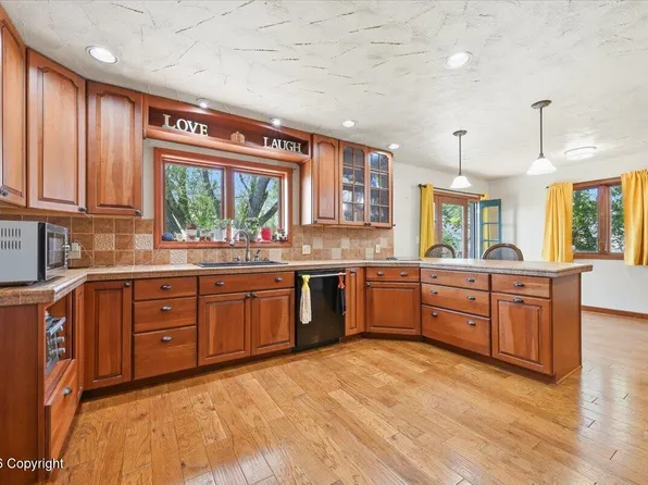 7890 Rimrock Dr, Gillette, WY 82718