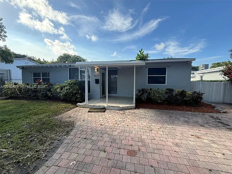 1619 Shenandoah St — Photo 1