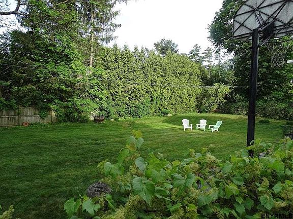 3rd image of 841 Northumberland Dr