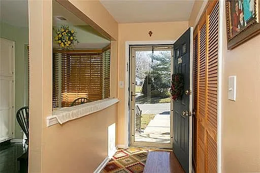 1206 Maplecrest Rd — Photo 3