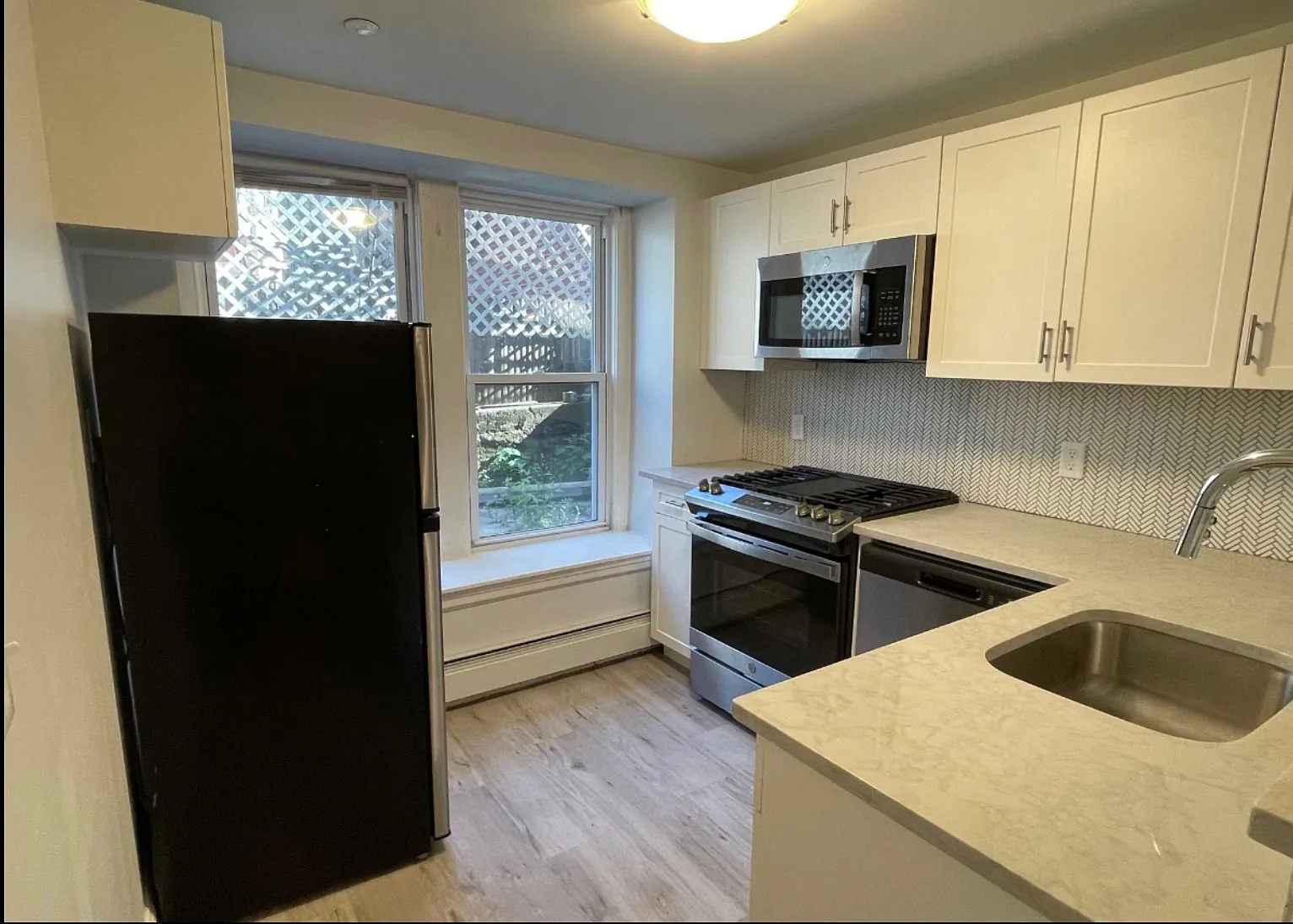1 bed, 380 sqft, $1,900 — Photo 3