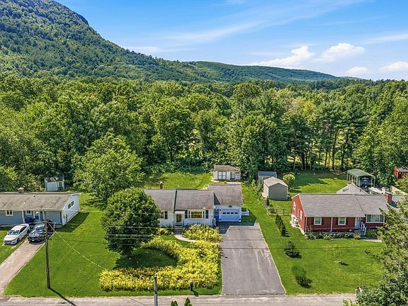 2nd image of 8 Richardson Cir