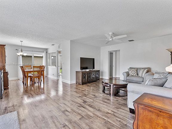 5th image of 5429 Mirror Lakes Blvd