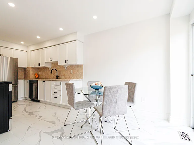 1114 Lindsay Dr — Photo 10
