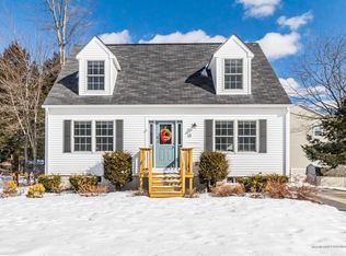 13 Crabtree Dr, Topsham, ME 04086