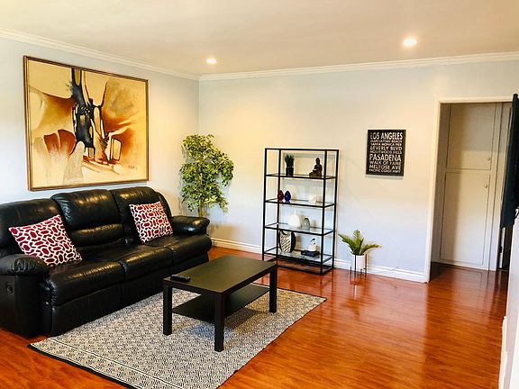 3rd image of 11936 Vanowen St #1