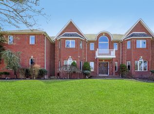 26 King Arthur Ct, New City, NY 10956