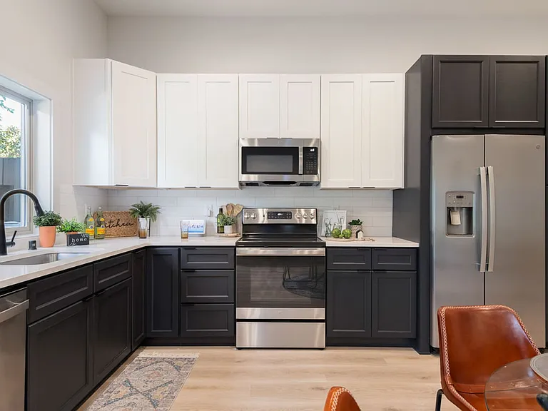 Hidden Hills Condominiums — Photo 12