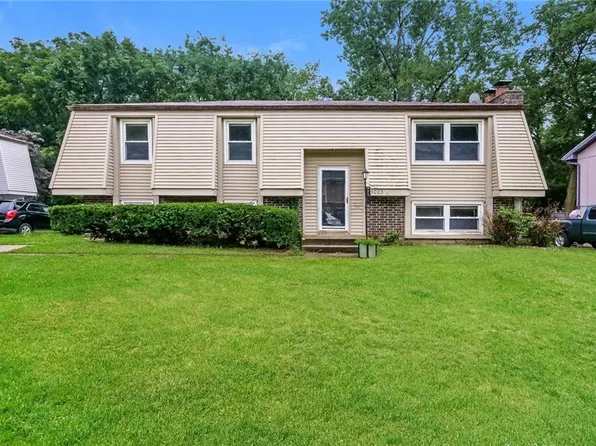 5023 Woody Creek Ln, Kansas City, MO 64151