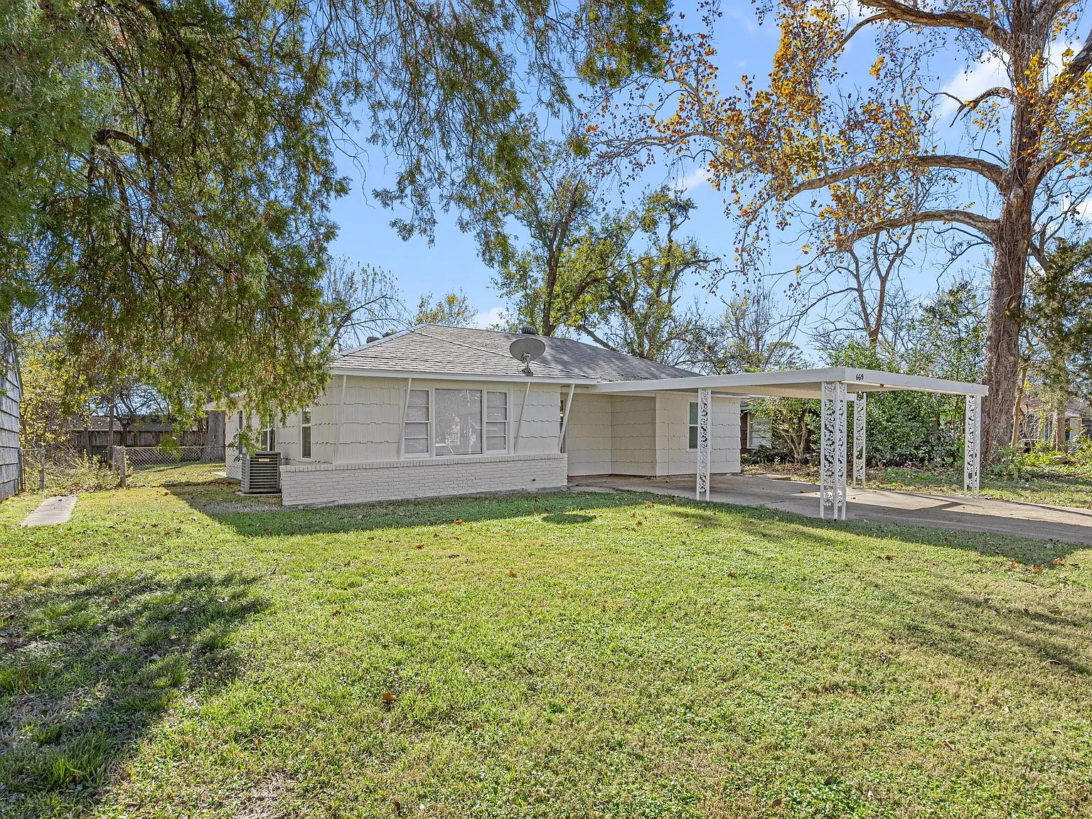 3 bed, 2.0 bath, 1667 sqft, $1,900 — Photo 3