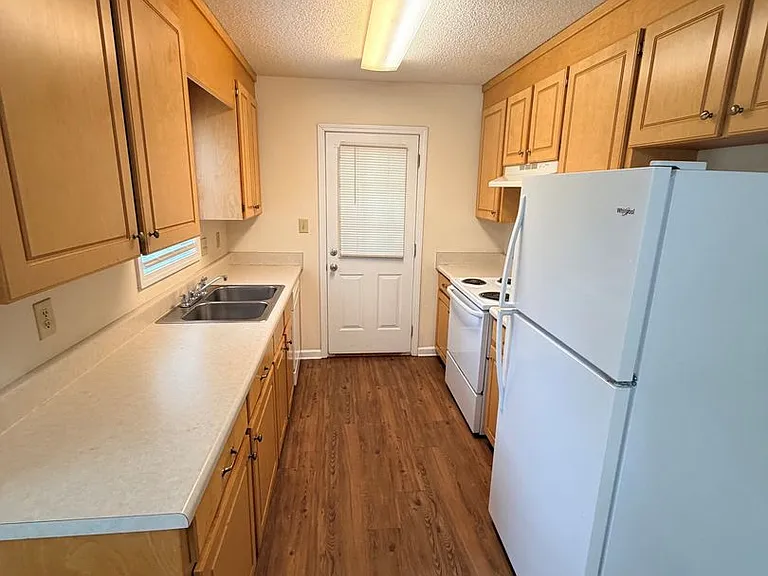 104 Brazington Ct — Photo 5